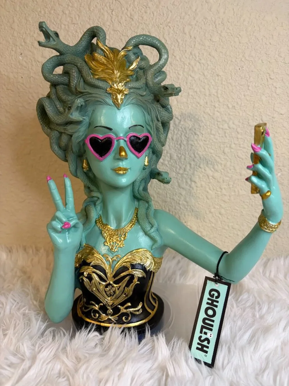 Ghoulies Medusa Selfie Bust Statue Halloween Gothic Decor Sunglasses NWT